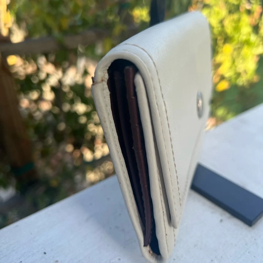 Vintage Coach White Leather Wallet Sophisticated Design Y2K - Picture 8 of 16